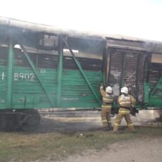 В Шымкенте на железной дороге загорелся вагон