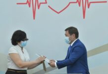 Кого из медиков Шымкента отметили наградами аким