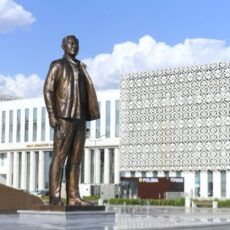 В Туркестане установлен памятник Первому Президенту РК – Елбасы Нурсултану Назарбаеву