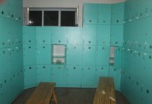 В аквапарке Жетысая воровка обокрала посетительницу шкаф