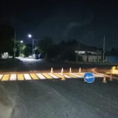 В Шымкенте обновляют пешеходные полосы зебра