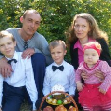 Мать троих детей в Шымкенте пытается узнать правду о смерти своего мужа