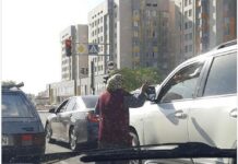 Посреди дороги: Попрошайничество с риском для жизни Попрошайничество