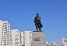 В столице открыли памятник государственному деятелю Жумабеку Ташеневу