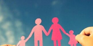 Фейк: «Родителей будут отправлять в психиатрические клиники за отказ вакцинировать детей» семья