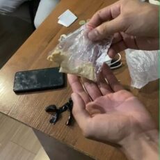В Туркестанской области полицейские задержали молодую девушку с синтетическими наркотиками наркотики