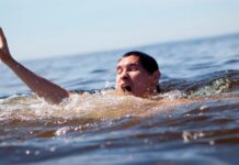 У воды не омрачайте своего отдыха! вода