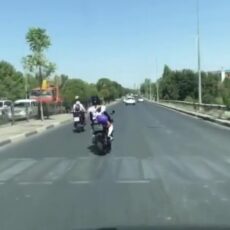 Жители Шымкента делятся видео с девушками на спортивных байках школьницы