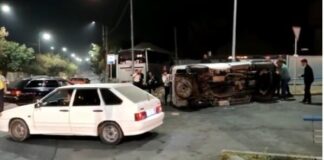 Машина опрокинулась на бок после ДТП в Шымкенте ДТП