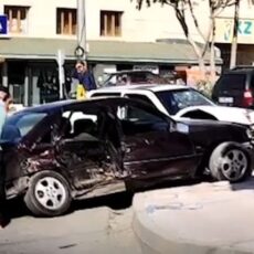 В Шымкенте столкнулись две машины, погиб пассажир