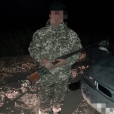 Полицейские Туркестанской области задержали браконьера с тушей кабана браконьер