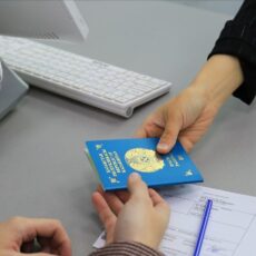 В ЦОНах Шымкента можно оплатить оформление паспорта или удостоверения с помощью QR-кода