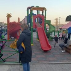 В микрорайоне Асар возвели детскую площадку