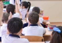 Нужны ли школьникам уроки секспросвета?