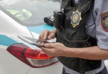 Хранил в машине 2 пистолета и боеприпасы полиция