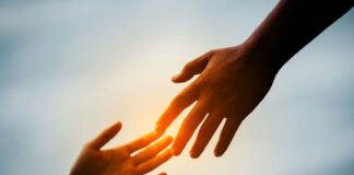 Женщина, выбросившаяся из окна с тремя детьми, просила АСП в Шымкенте помощь