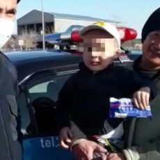 Полиция Туркестанской области вернула родителям потерявшегося 4 летнего мальчика нашли ребенка
