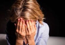 Поездка на общественном транспорте в Шымкенте обошлась женщине в 1 300 000 тенге женщина отчаяние