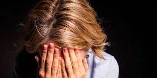 Поездка на общественном транспорте в Шымкенте обошлась женщине в 1 300 000 тенге женщина отчаяние