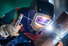 Куда поехать на заработки? Топ вахтовых вакансий с зарплатой от миллиона электрогазосварщик