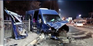 Жесткое столкновение автомобилей произошло в Шымкенте ДТП