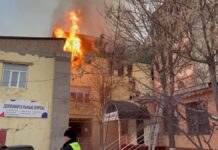 В Шымкенте загорелось здание спортшколы по тяжелой атлетике пожар