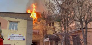 В Шымкенте загорелось здание спортшколы по тяжелой атлетике пожар