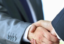 Казахстан и Узбекистан заключили соглашения на сумму более 200 млрд. тенге рукопожатие