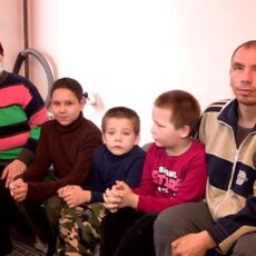 Многодетная семья, лишившаяся дома, нуждается в помощи
