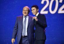 Сакену Бибосынову подарили квартиру в Туркестане