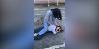 Девочка попала в больницу после жуткой драки в школе Кентау драка