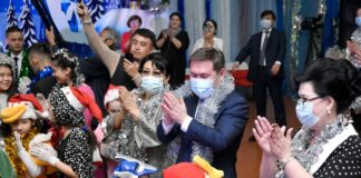 Воспитанников детского дома поздравили с Новым годом