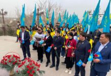 Депутаты партии NUR OTAN возложили цветы в честь 30-летия Независимости РК