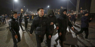 Во время «мирных» митингов в Шымкенте скончались люди протесты