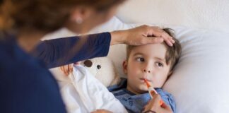 Более 800 детей заболели коронавирусом в Шымкенте ребенок