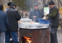 900 порций плова приготовили для бойцов в Шымкенте плов