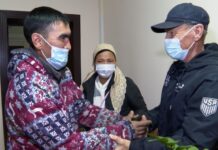 Сестра нашла брата спустя 25 лет. Парня насильно держали и истязали