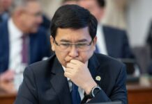 Больше половины педагогов с треском провалили первое тестирование Асхат Аймагамбетов