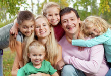 Как жить многодетной семье в стандартной «двушке»? семья