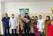 Женщина встретилась с дочерью спустя 2 месяца после родов в Шымкенте роддом