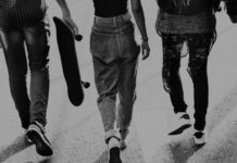 В Шымкенте наказывают за ночные прогулки подростки