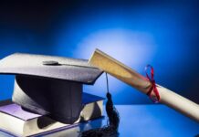 Больше 100 тысяч студентов смогут бесплатно учиться в колледжах студент