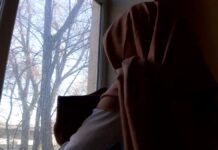 Почему семьи решаются на отчаянный шаг — продать своих детей?