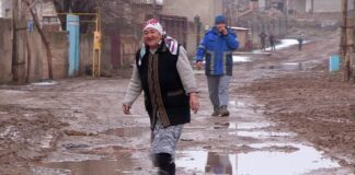 В Шымкенте затопило целый микрорайон В Шымкенте затопило целый микрорайон