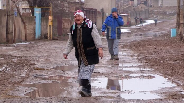 В Шымкенте затопило целый микрорайон В Шымкенте затопило целый микрорайон