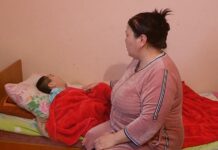 Разбитые дома, нет денег. Депутаты «Amanat» продолжают встречаться с населением