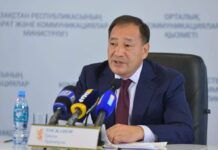 Почему всем казахстанцам разрешили прививаться Pfizer?