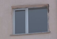 Чиновники обвиняют погоду за трещины в новой многоэтажке