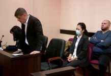 Жительница Шымкента не может вернуть своих детей