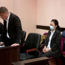 Жительница Шымкента не может вернуть своих детей